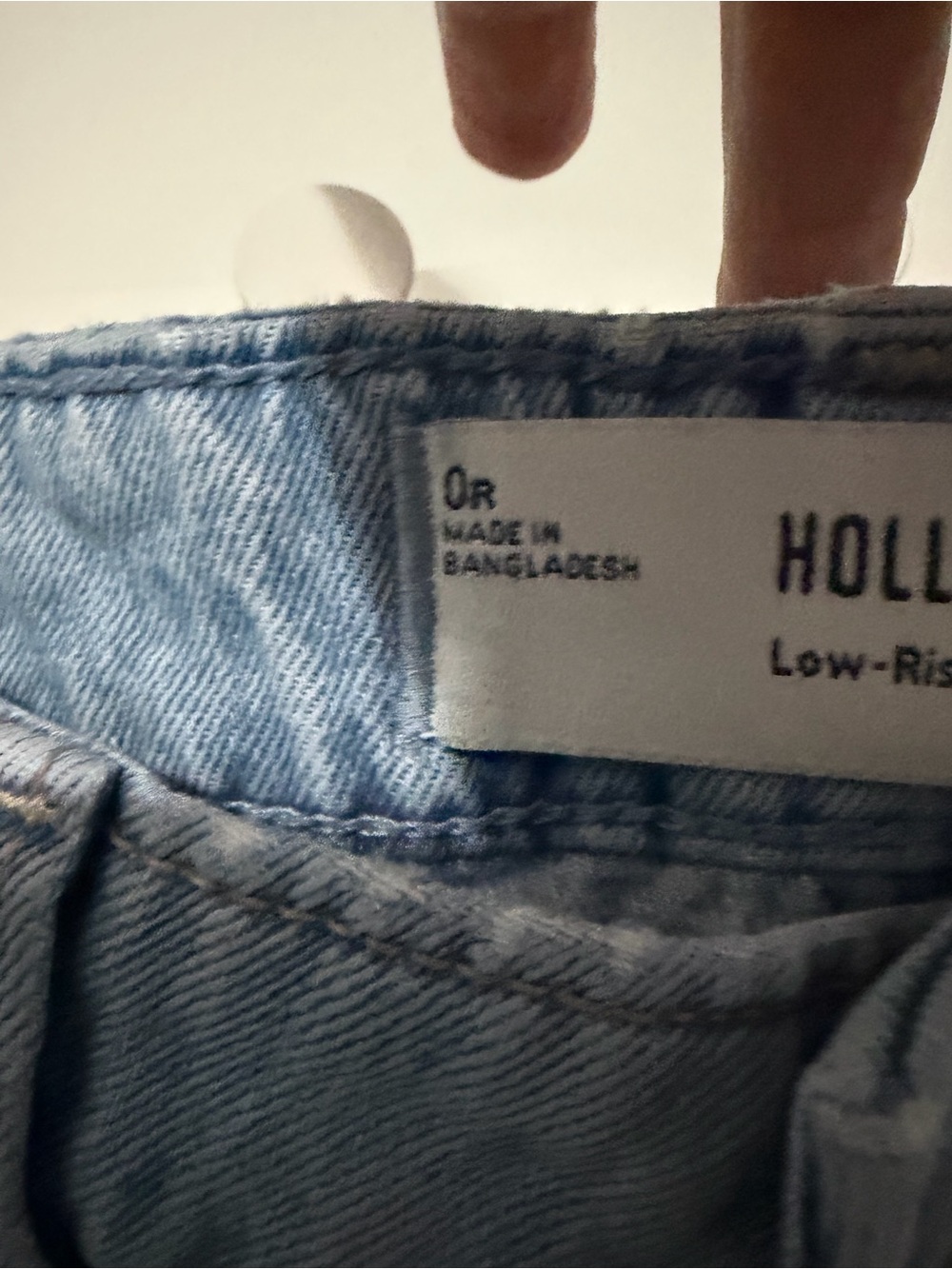 Hollister Light Wash Low-Rise Baggy Jeans - Picture 3 of 7